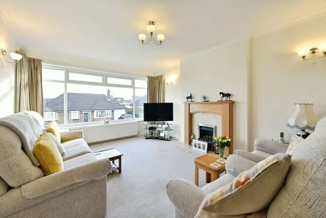Beech Hill Road, Grasscroft, OL4, photo 2