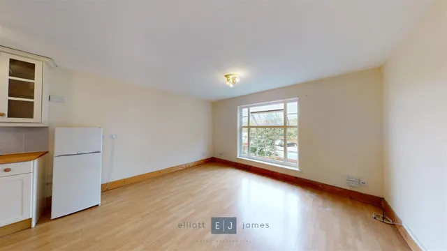 High Road, Loughton, IG10, photo 3