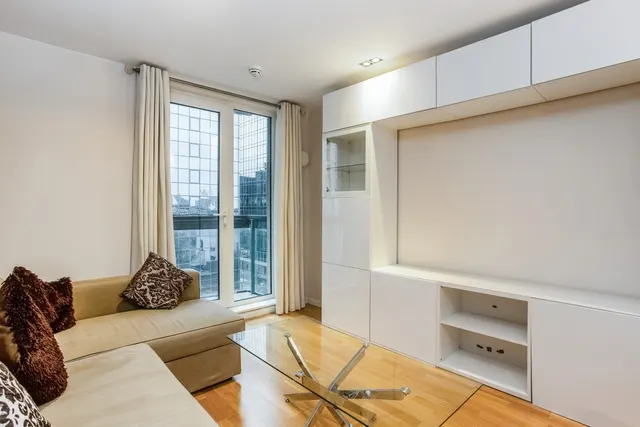 Limeharbour, E14, photo 1