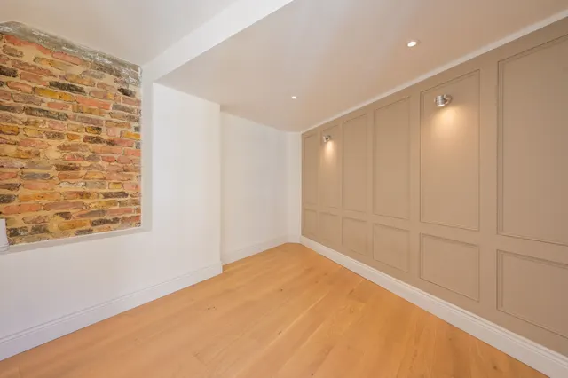 London, E14, photo 3