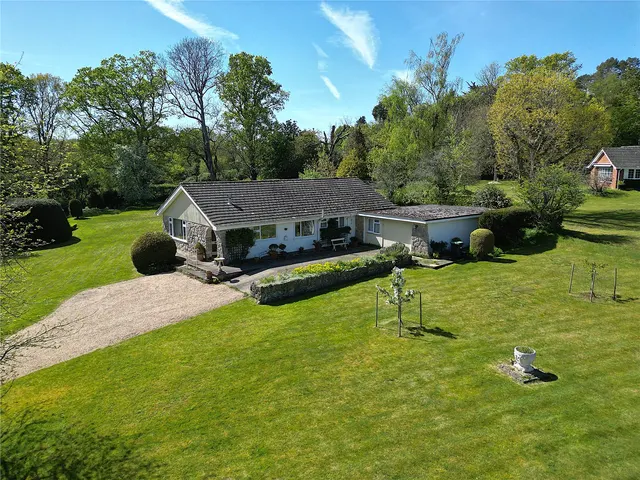Manor Farm Road, Fordingbridge, Hampshire, SP6 1DY, photo 1