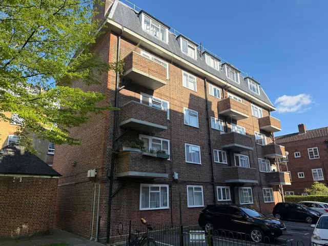 Globe Road, London, E2, photo 1