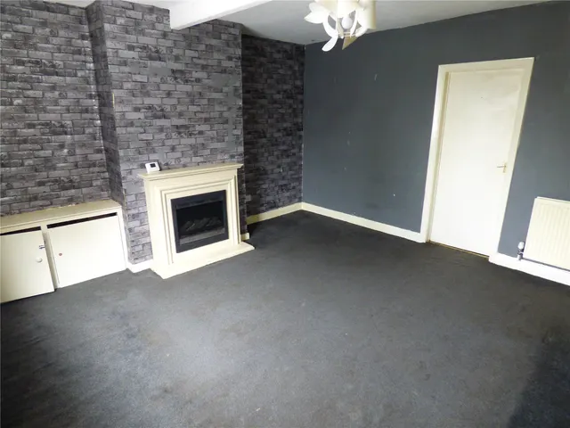 Photo 2 — Steere Avenue, Tamworth, Staffordshire, B79