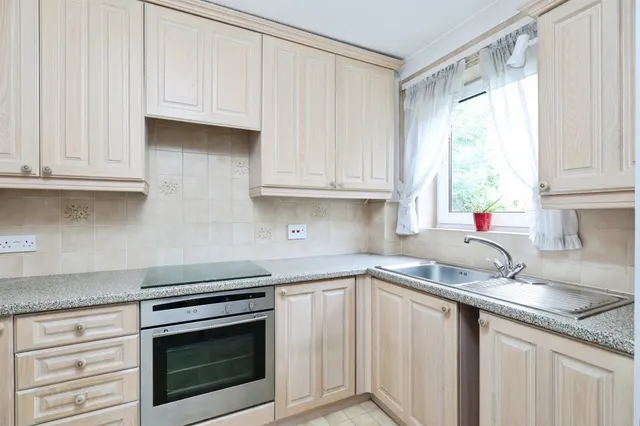 Photo 2 — Elstree Road, Bushey Heath, Bushey