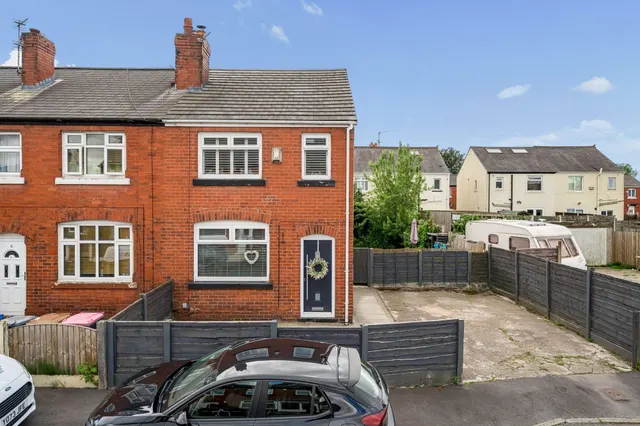 Gorton Grove, Worsley, photo 1