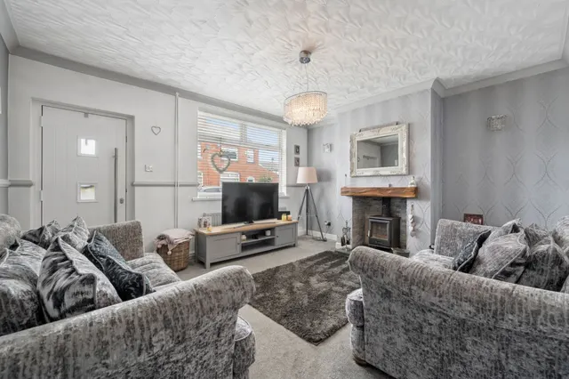 Gorton Grove, Worsley, photo 2