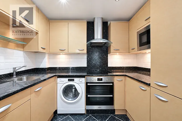 2 bedroom property — Seven Kings Way, Dartmouth House Roya...