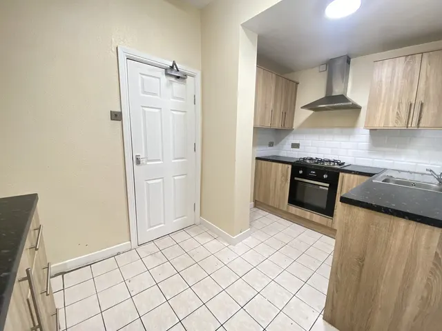 Photo 3 — 5 Bedroom House-Humber Road, Coventry
