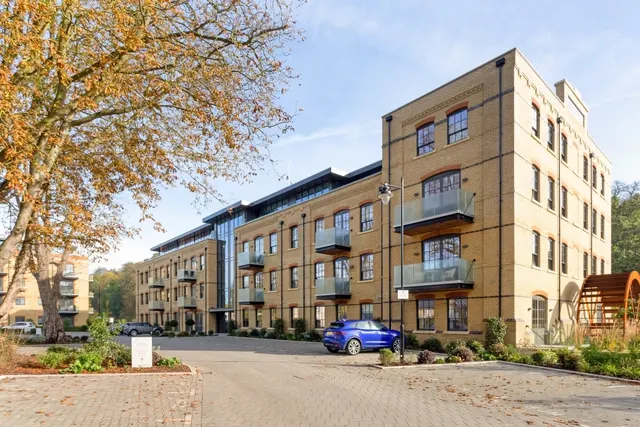Photo 3 — Glen Island Taplow SL6
