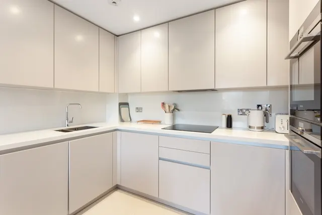 Photo 2 — Glen Island Taplow SL6