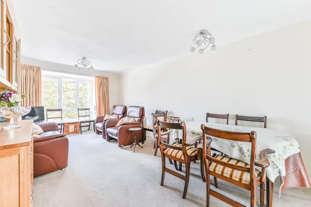 Photo 2 — 20 Cadogan Court, Kingston Road, New Malden