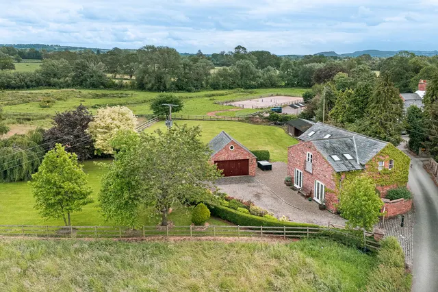 Weetwood, Tarporley, photo 1