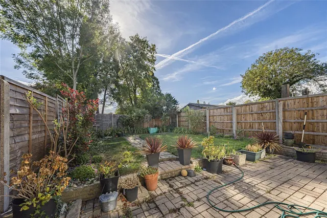 Summerhouse Lane, Harmondsworth, UB7, photo 2
