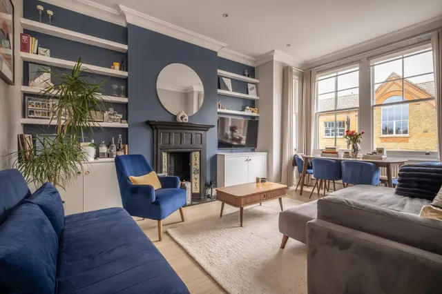 Mortlake High Street, London, SW14, photo 1