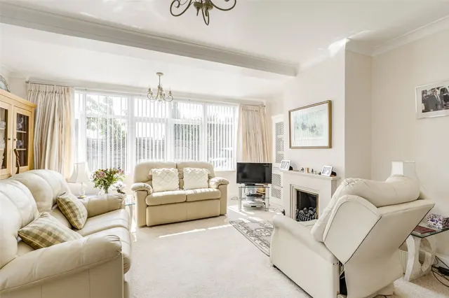 West Drive, Ferring, BN12, photo 2