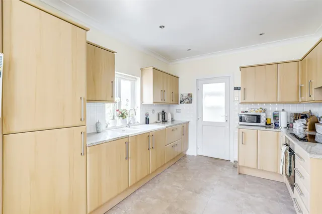 West Drive, Ferring, BN12, photo 3