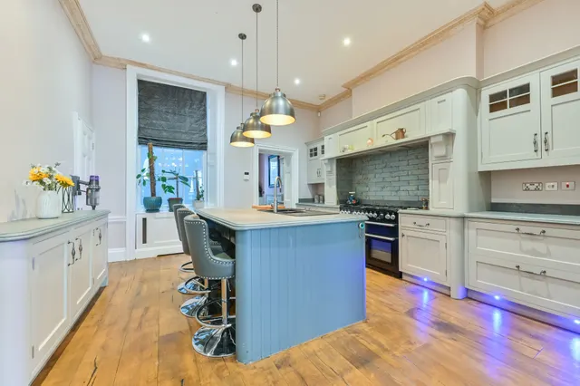 Photo 3 — Flat 1, 28 John Street, London