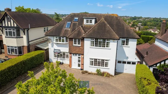 Hillcrest Road, Loughton, photo 1