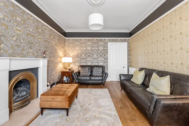 Photo 3 — 15d Strathblane Road, Milngavie, G62 8DL