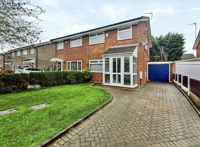 Bader Drive, Hopwood, OL10, photo 1