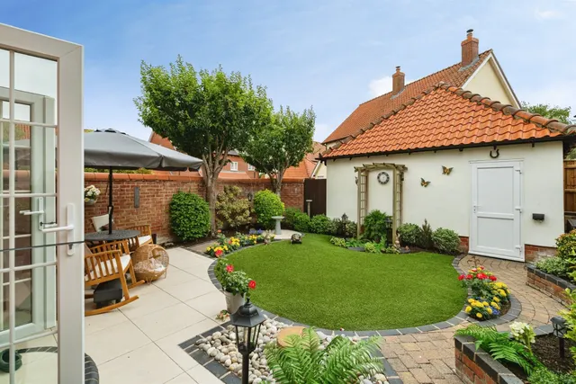 Photo 2 — Cherry Tree Close, Yaxley, Eye