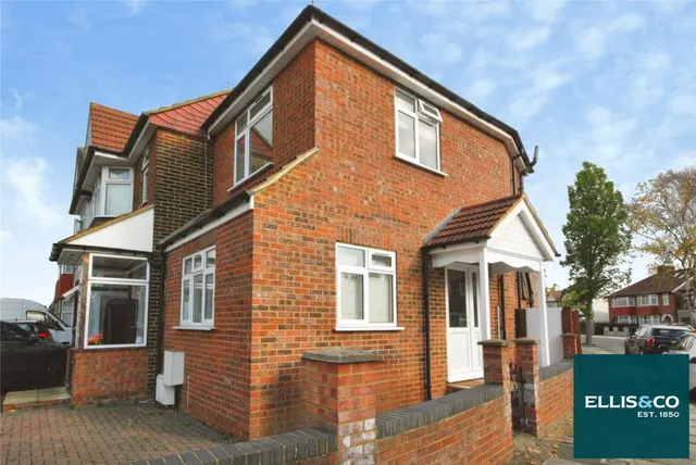Pennine Drive, Cricklewood, NW2, photo 1