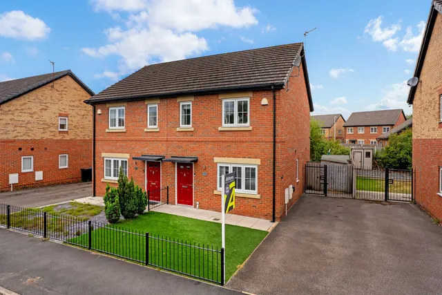 Page Lane, Widnes, Widnes, WA8 0AE, photo 1