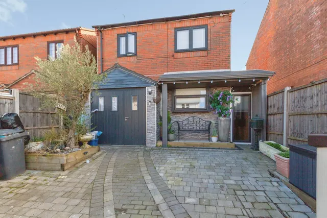 Hurst Road, Hinckley, LE10, photo 1