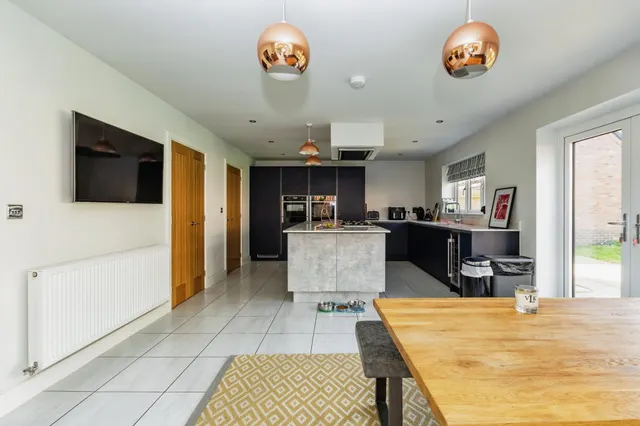 Blackburn Close, Nottingham, NG4, photo 1