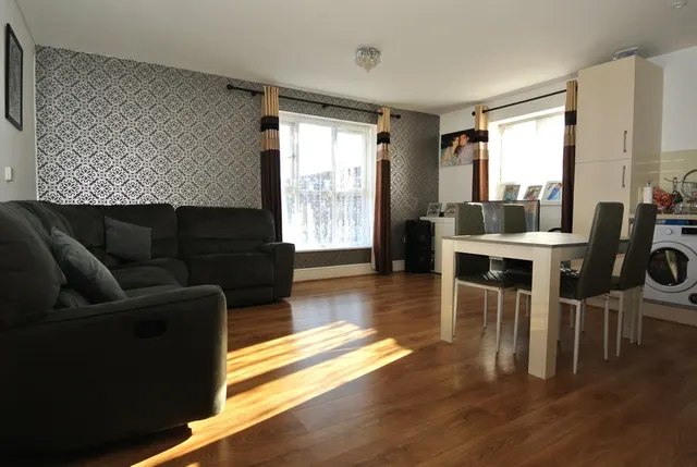 Photo 3 — Beech House, Stone Well Road, Staines-Upon-Thames, Surrey, TW19 7FF