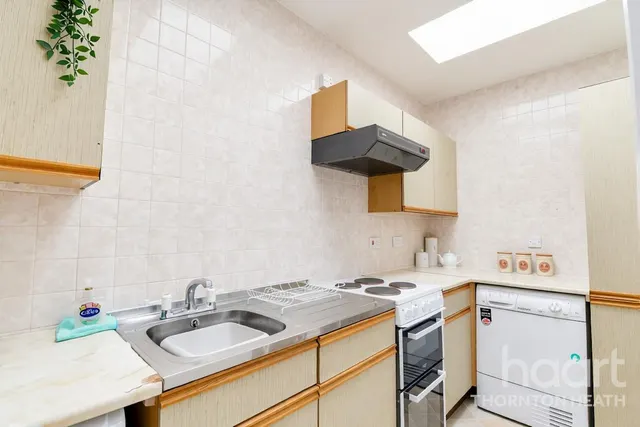 Bletchingley Close, Thornton Heath, CR7, photo 2