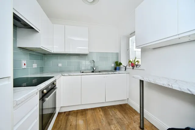 Photo 2 — Oxford Mews, Hove
