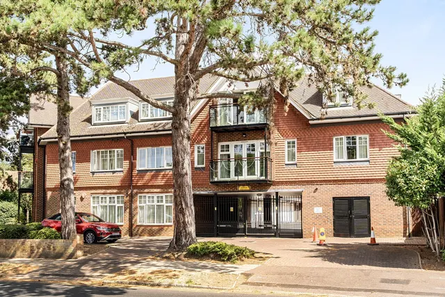 Marsh Road, Pinner, HA5, photo 1