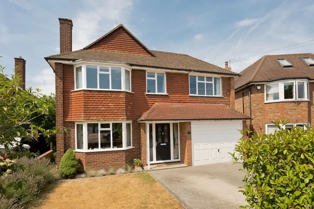 Harefield, Esher, Surrey, KT10 9TQ, photo 1