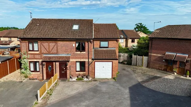 Larchside Close, Spencers Wood, RG7, photo 1