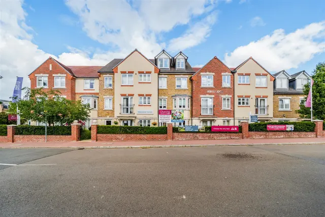 Churchfield Road, Walton-On-Thames, KT12, photo 1