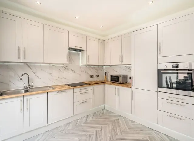 Photo 3 — Graveney Road, Tooting, SW17