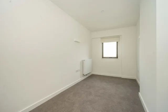 Photo 2 — North Acton W3
