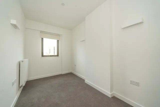 Photo 3 — North Acton W3