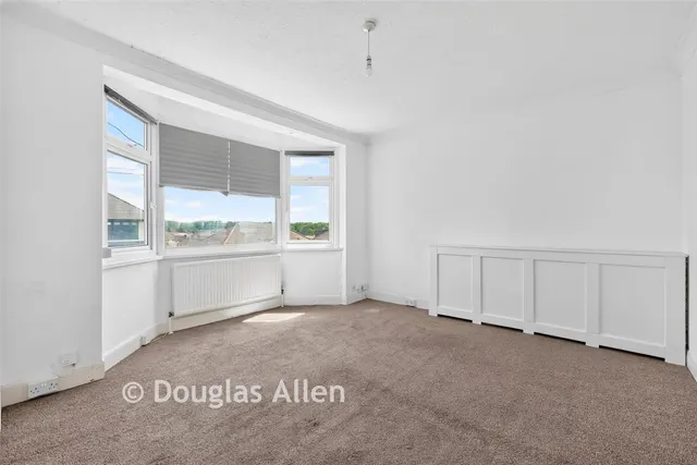 Crystal Avenue, Hornchurch, RM12, photo 3