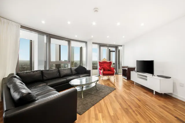 Ealing Road, Brentford, TW8, photo 3