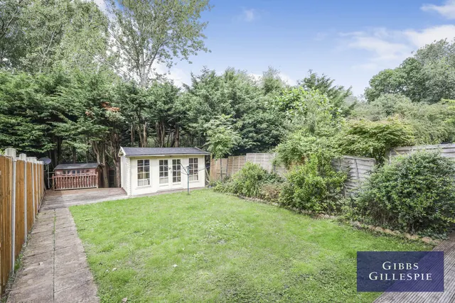 Harlech Gardens, Pinner Fees Apply, HA5, photo 3