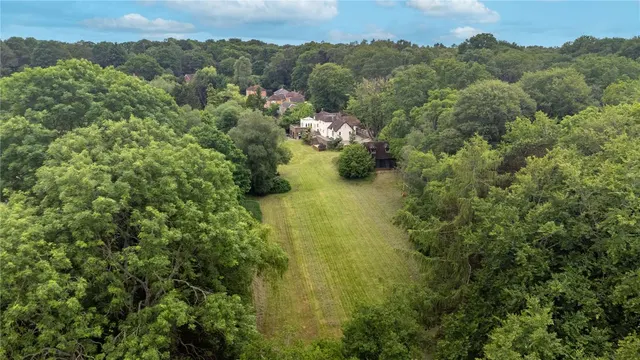 Photo 2 — Turners Green, Upper Bucklebury, Reading, Berkshire, RG7 6RD