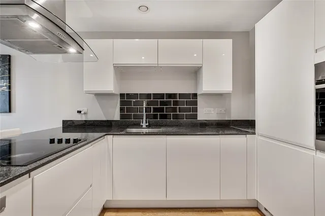 Knaresborough Drive, London, SW18, photo 3