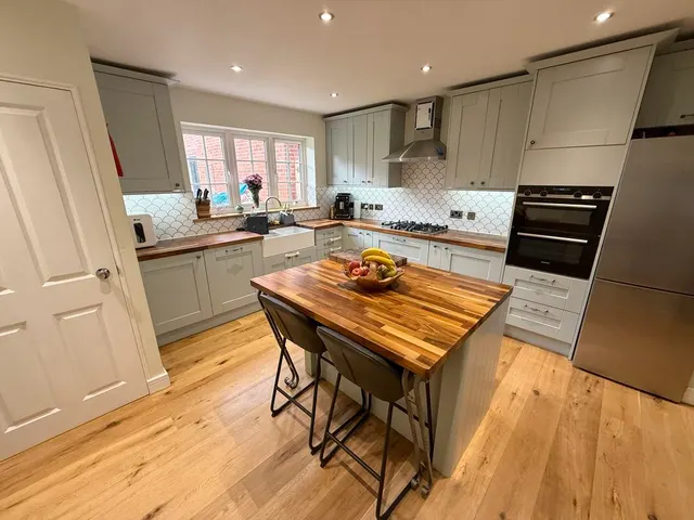Photo 2 — Arch Grove, Aylesbury HP18 0UN