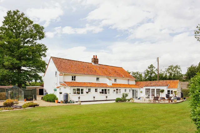 Captivating Detached Period Home in S, photo 1