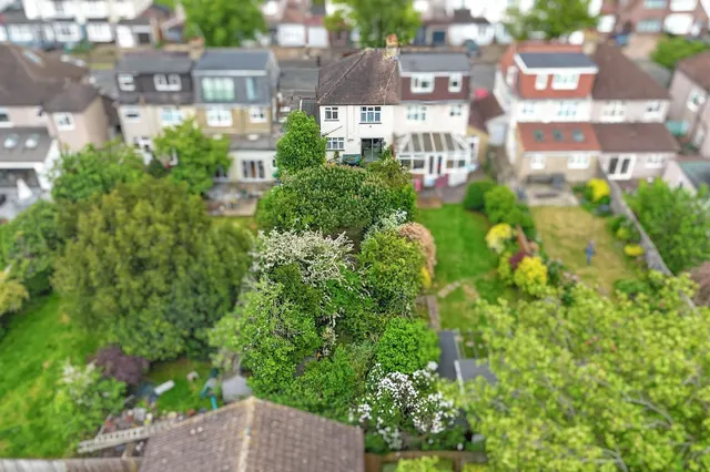 Photo 3 — Colborne Way, Worcester Park