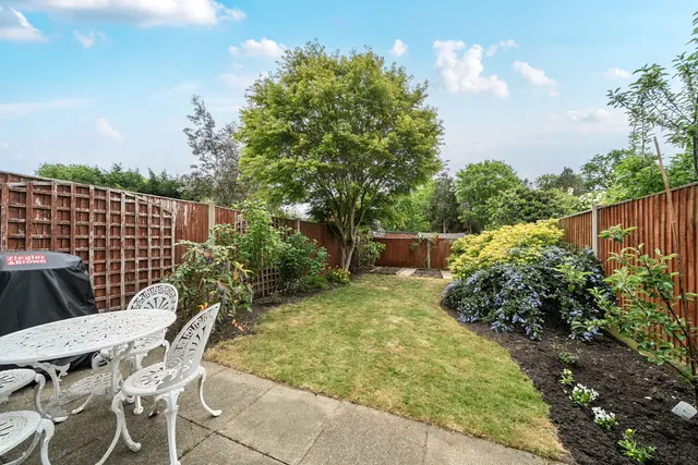 Photo 2 — Lankton Close, Beckenham, BR3