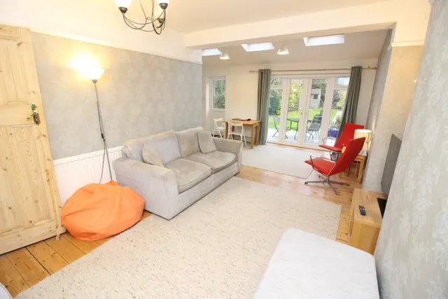 Photo 3 — Lynwood Drive, WORCESTER PARK, Surrey, Worcester Park, KT47AB