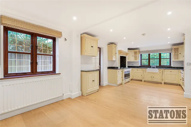 Photo 3 — Beech Hill, Hadley Wood, Hertfordshire, EN4 0JP